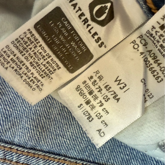 Levi’s Women’s Size 31 Waist Low Pro Straight Medium Wash Denim - Picture 9 of 11